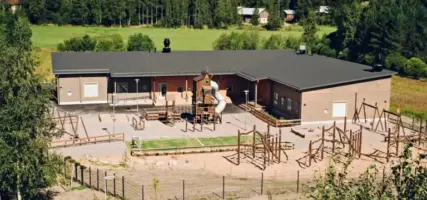 Peikkometsä villähteen leikkipiha