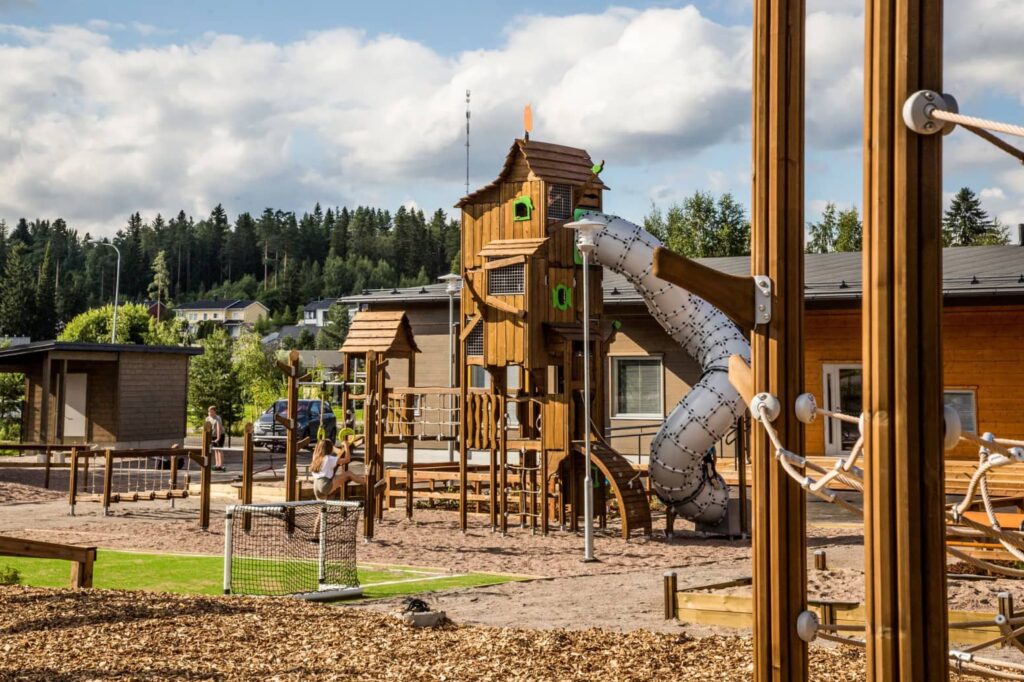 Peikkometsän Päiväkoti Espoo pihalta