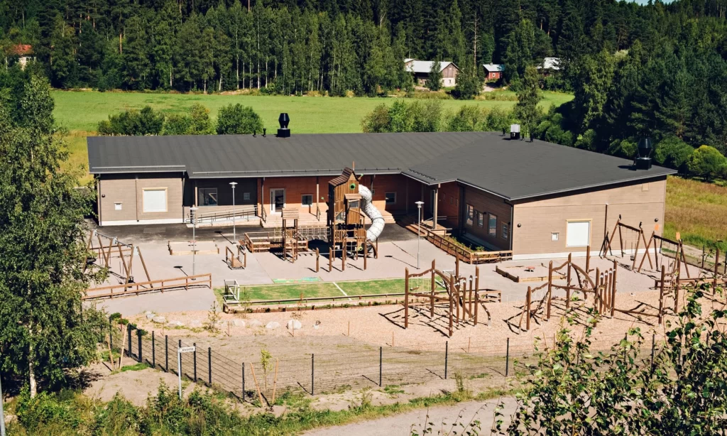 Peikkometsä lahdessa